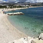 Luxury Seaside Amphora Daire